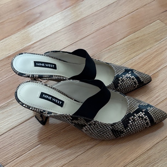 Nine West Black and Tan Snake Print Mules - Picture 4 of 5